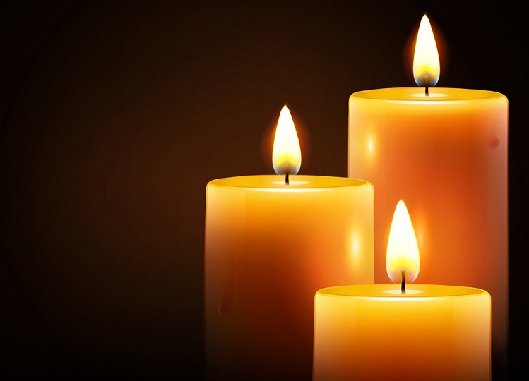 Vastu Tips: Light a yellow candle at this place, poverty will go away