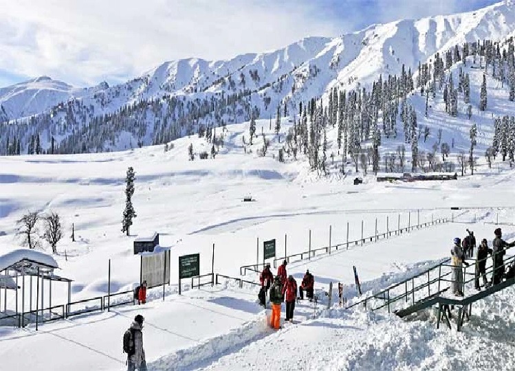 Travel Tips: If you want to enjoy snowfall then forget everything and go to Gulmarg