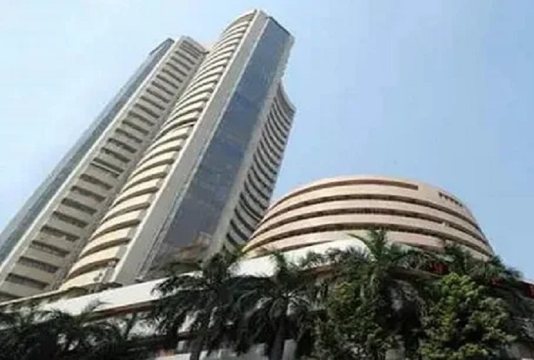 Share Market : Sensex, Nifty fall in early trade on selling in IT, financial stocks