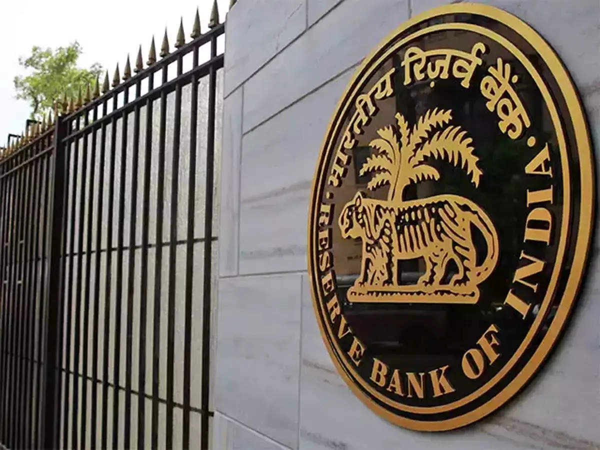Big action of RBI, fine of Rs 44 lakh imposed on 4 banks, know if your bank is not in it
