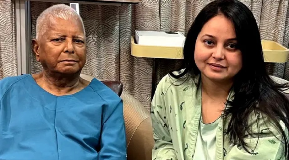 Lalu Yadav's daughter Rohini Acharya supported his decision to expel his son from the party, said- Papa is like God 