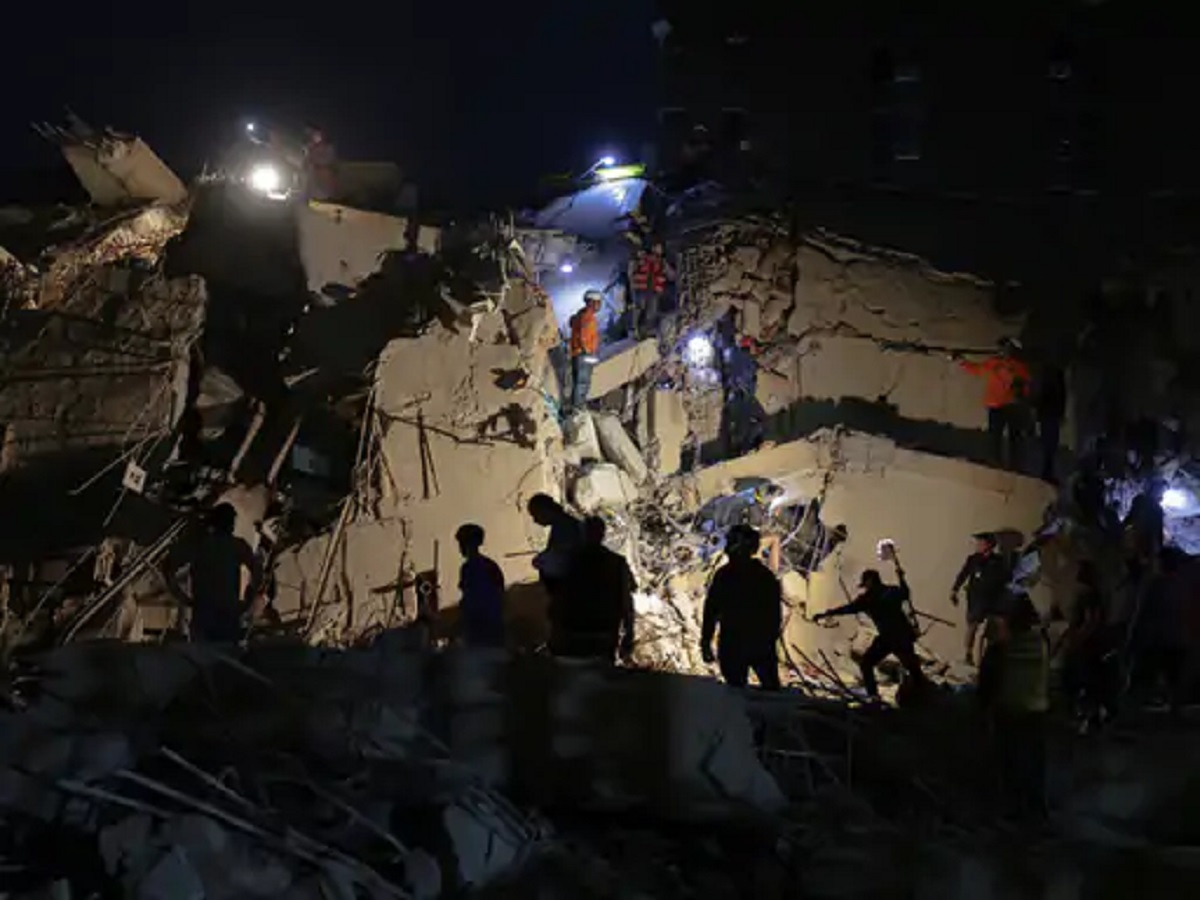 Earthquake: 7.2 and 7.5 magnitude earthquakes in Venezuela; fears of 10,000 deaths; several buildings damaged.