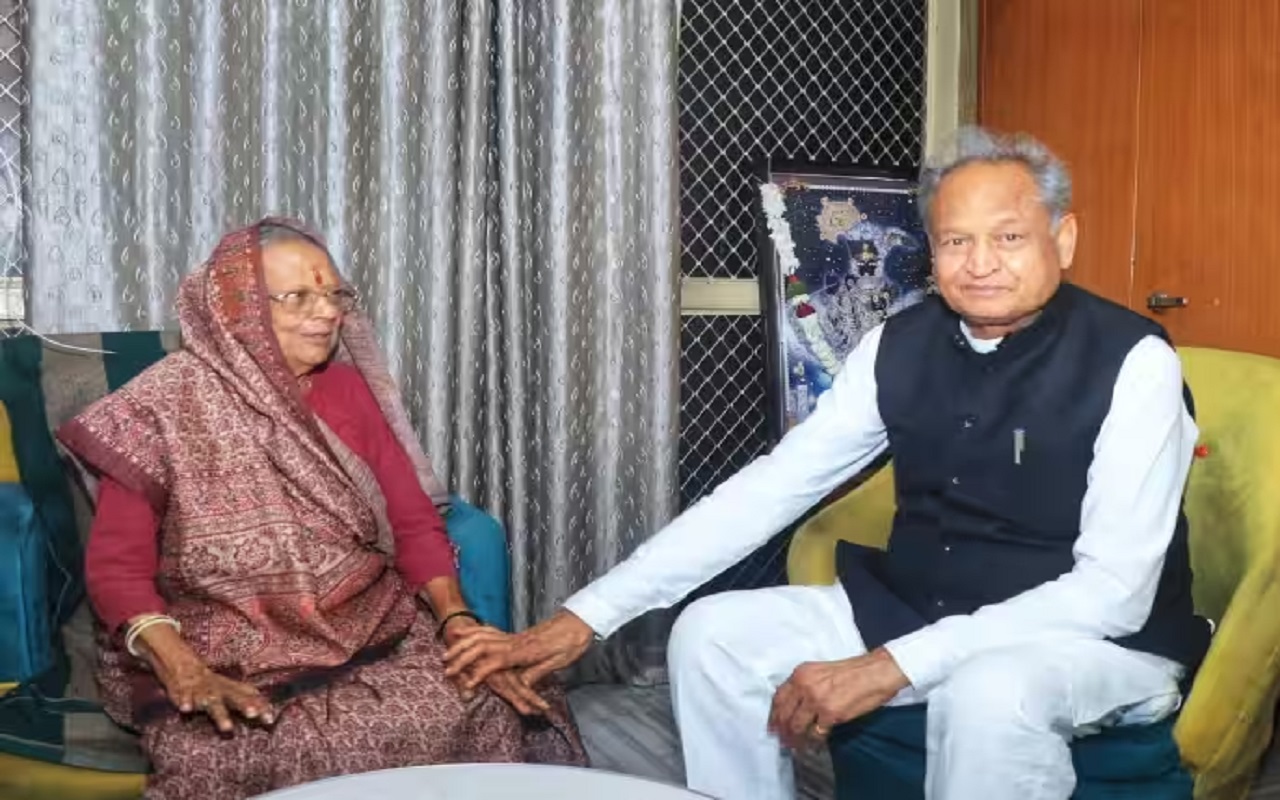 Rajasthan Assembly Elections: Ashok Gehlot met BJP MLA Suryakanta Vyas late at night, a round of speculations started