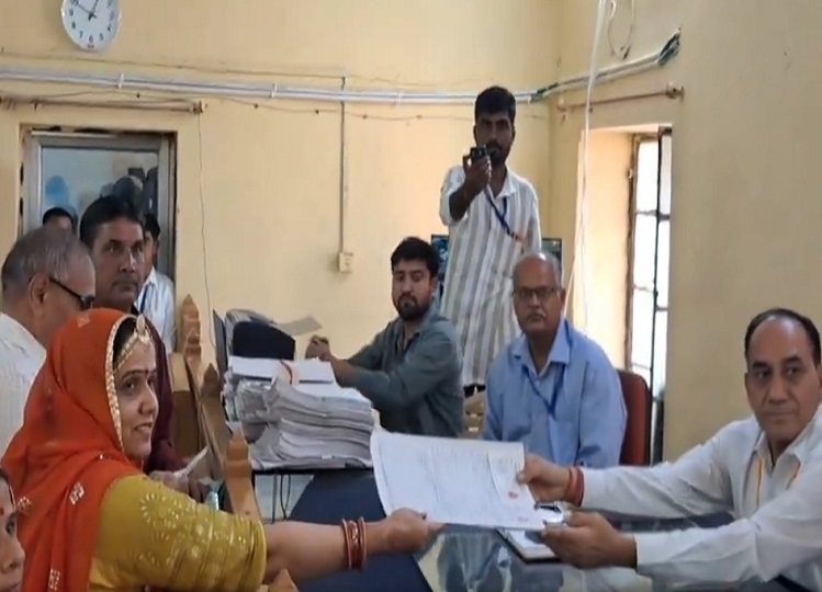 Rajasthan: Hanuman Beniwal's wife Kanika filed nomination, these bigwigs were present