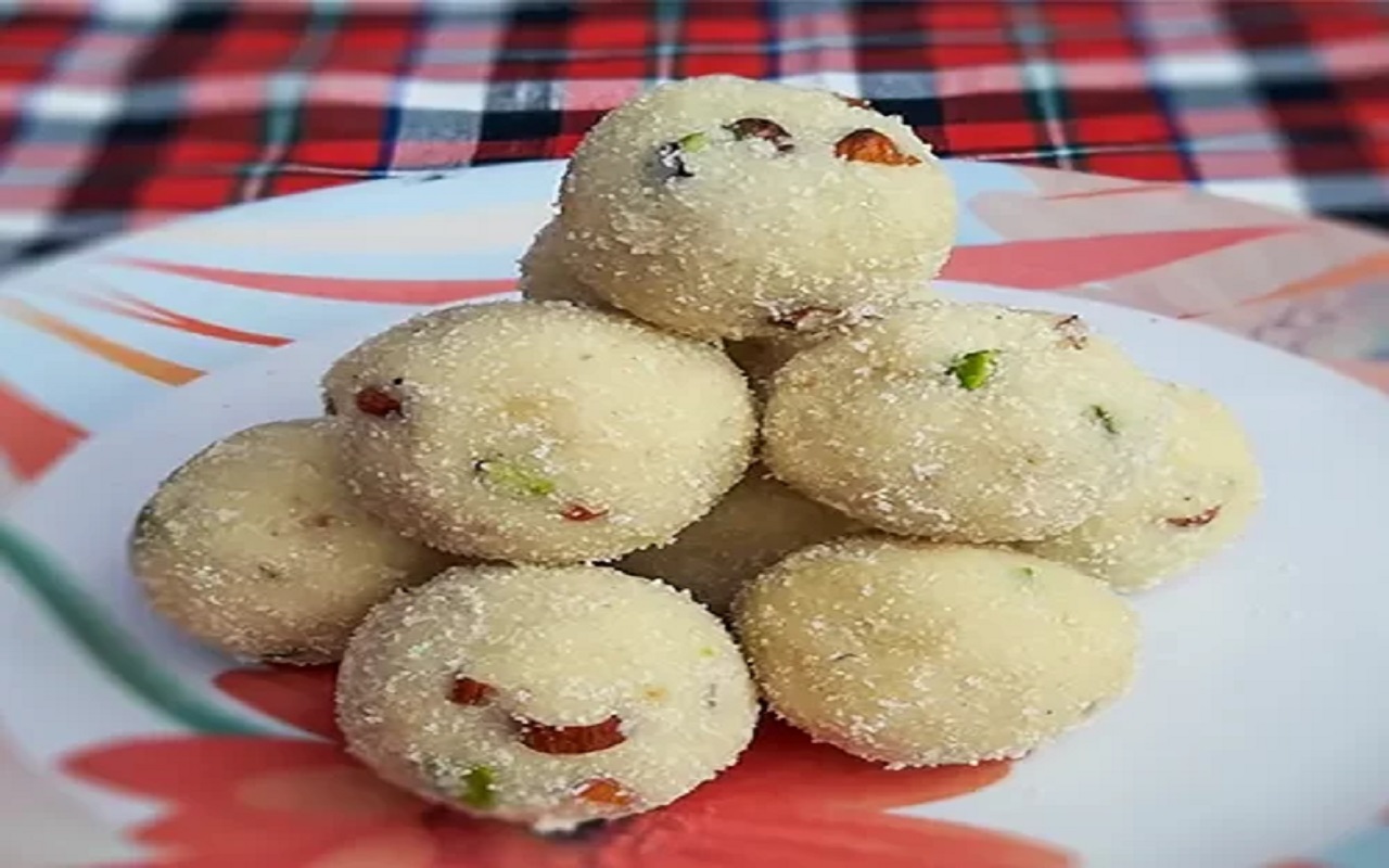 Recipe Tips: You can also make semolina laddoos for guests