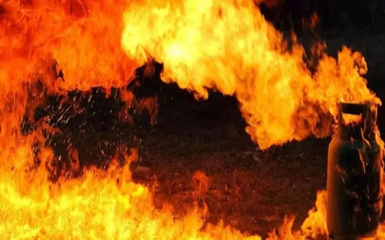 UP: Fire broke out due to LPG cylinder explosion