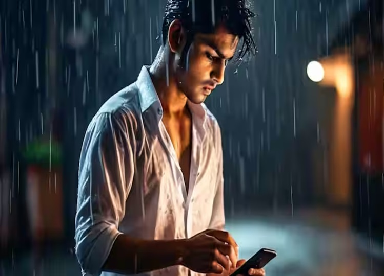 Smartphone Monsoon Tips: If your phone has got wet in the rain, don't panic, just do this, the phone will be fine