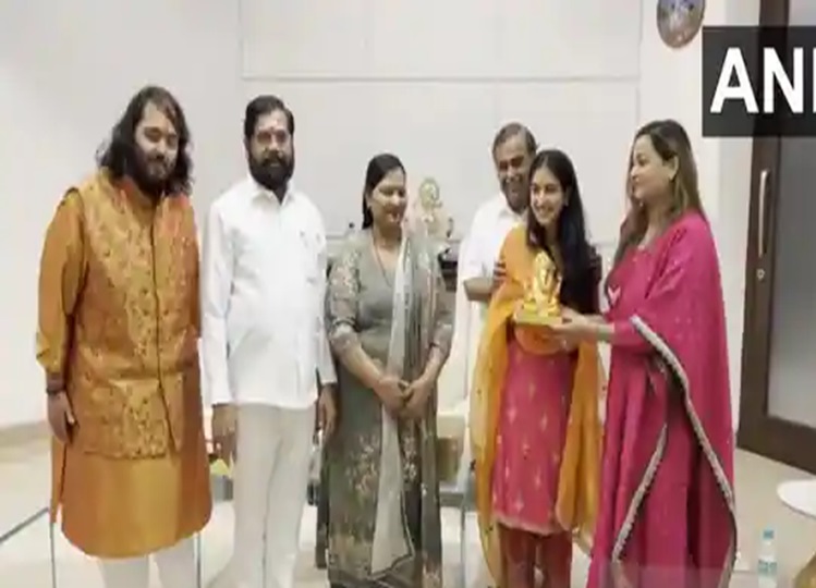 Mukesh Ambani, Anant Ambani, Radhika Merchant invited Maharashtra CM Eknath Shinde to the wedding, watch video