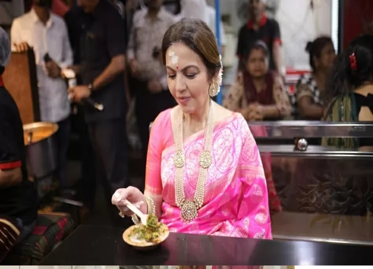 Video of Nita Ambani eating tomato chaat and potato tikki from Varanasi goes viral