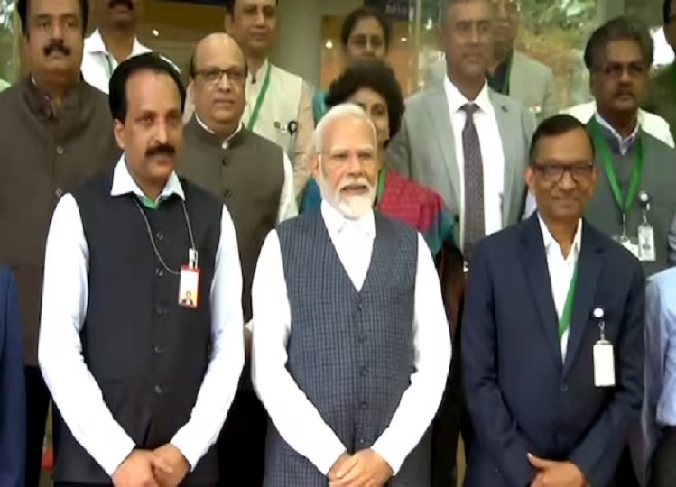 PM Modi: Modi addressed scientists at ISRO Headquarters, National Space Day will be celebrated in India every August 23