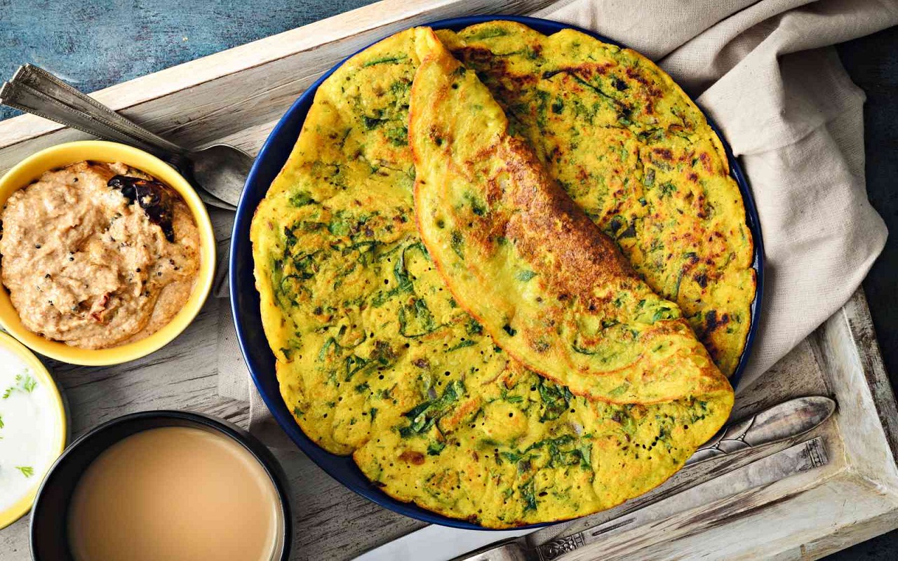 Recipe Tips: Make healthy moong dal cheela for breakfast in the morning.