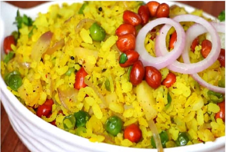 Health Tips: Eating poha is beneficial for health, but keep these things in mind