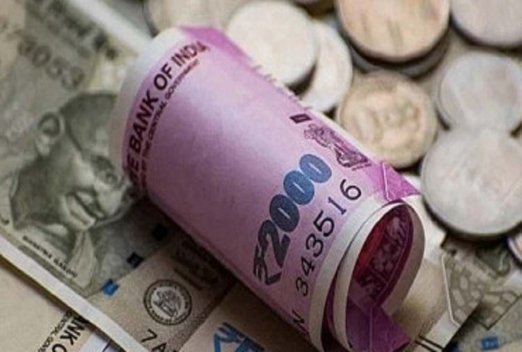 Share Market : Rupee falls 19 paise to 82.94 per dollar in early trade