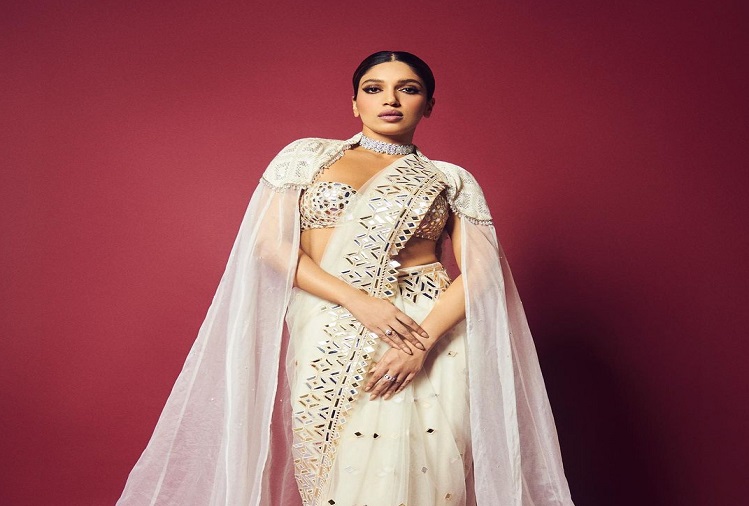 Photo Gallery: Bhumi Pednekar shows off her charming looks wearing a white saree