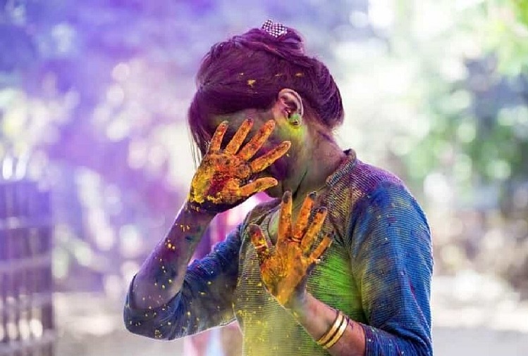 Holi 2023 : Use these oils to protect hair and skin from harmful colors