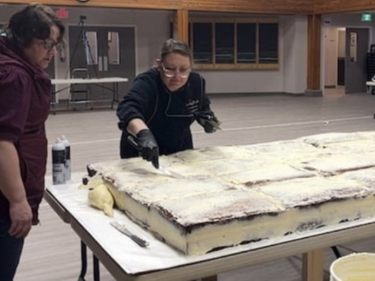 Canada: A 2,500-Kilogram Cake Made for an 80th Birthday!