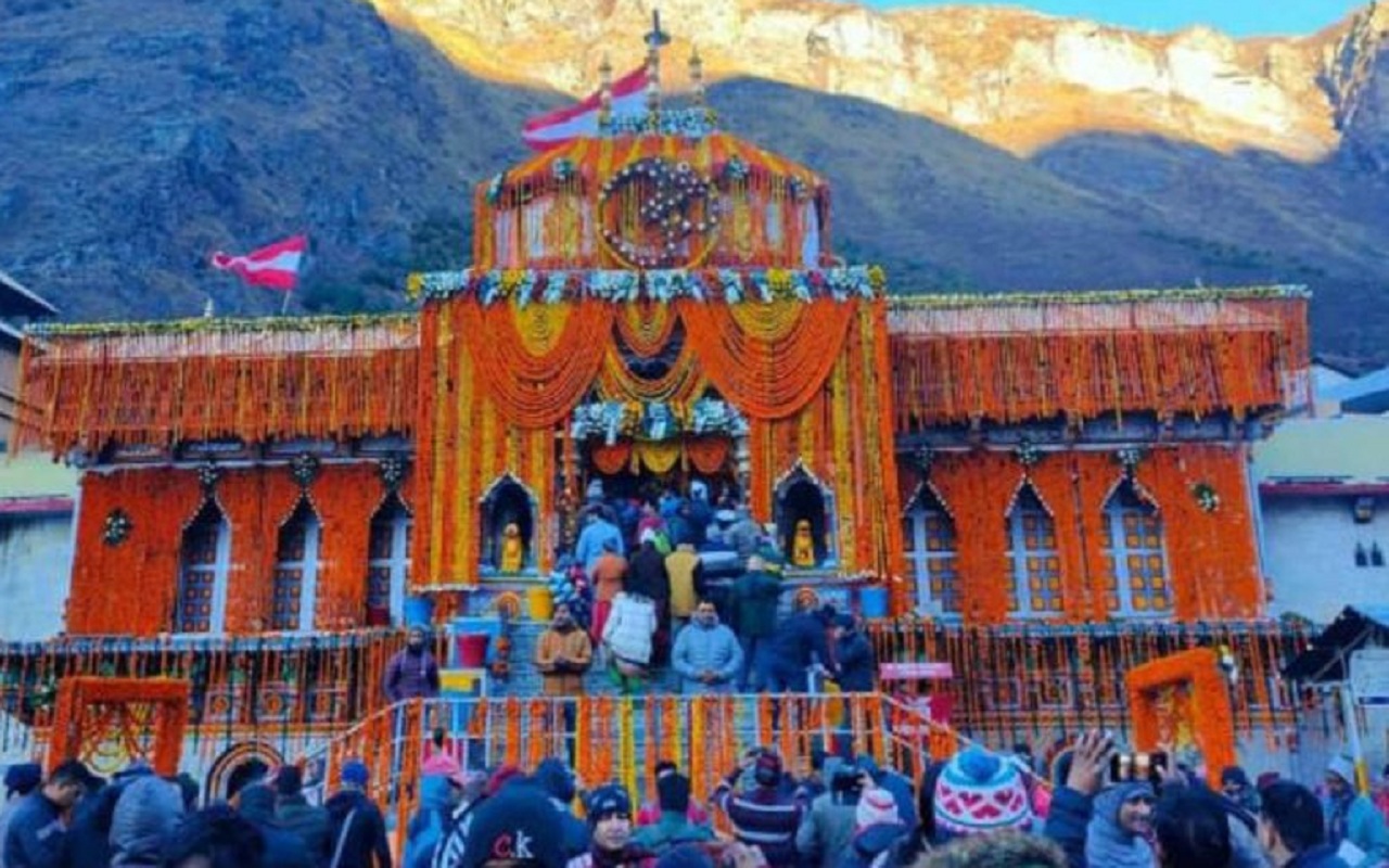 Badrinath: Open doors of Badrinath Dham, thousands of devotees became witnesses.