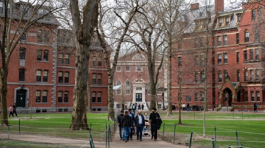 America warned Indian and foreign students that if they do this then their visa will be canceled 