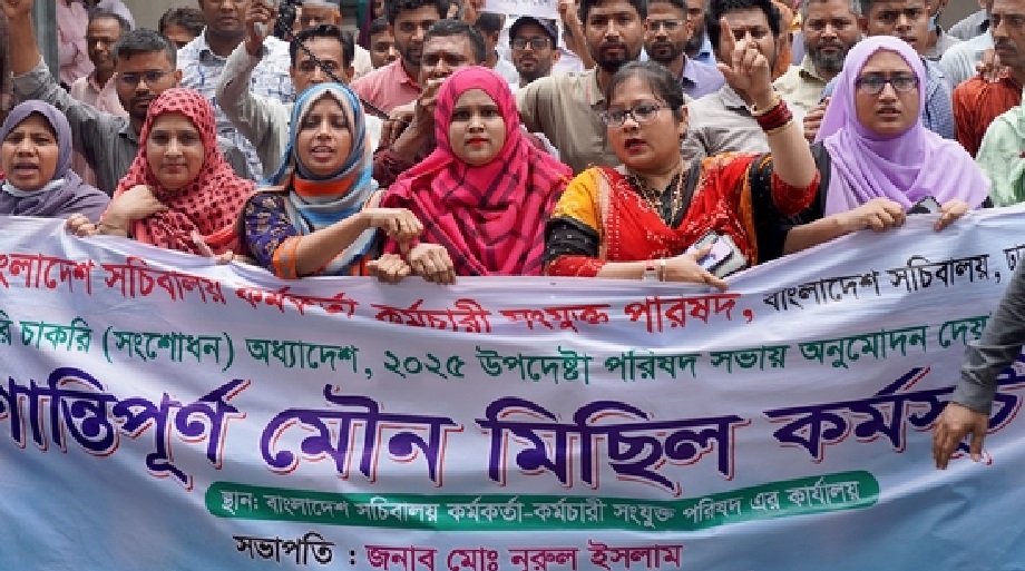 Muhammad Yunus led government deployed paramilitary force amid protests against service law in Bangladesh 
