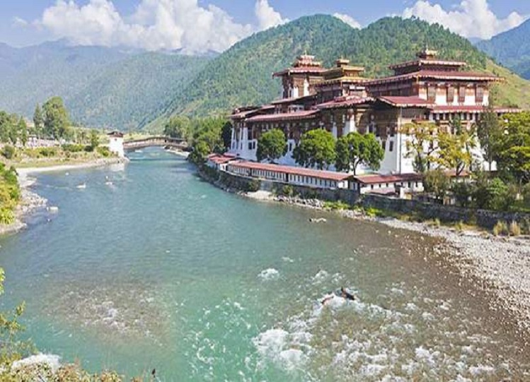 Travel Tips: Want to go abroad with family then choose Bhutan, it is a very beautiful country