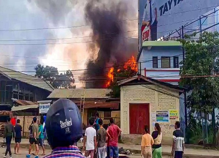 Manipur: Violence flares up again in Imphal Valley, internet services closed for five days, case related to death of two students