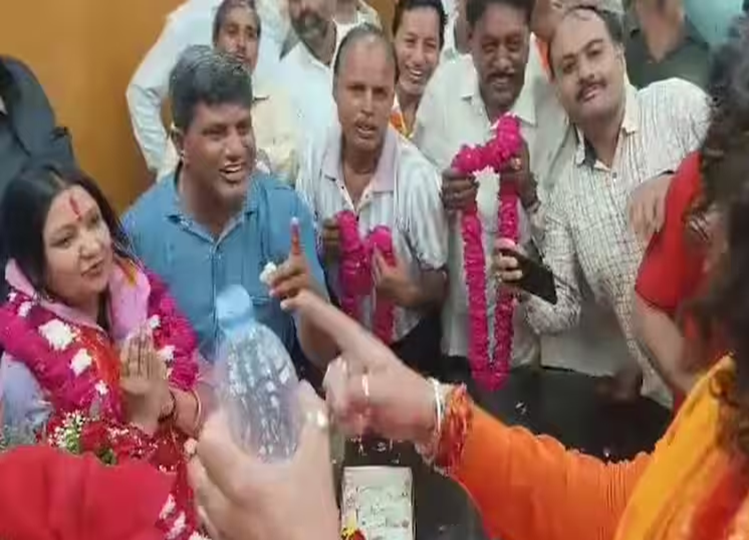 Rajasthan: BJP MLA Balmukund Acharya purified the councillors who had separated from Congress with Gangajal, said- 'Now they are pure from corruption...'