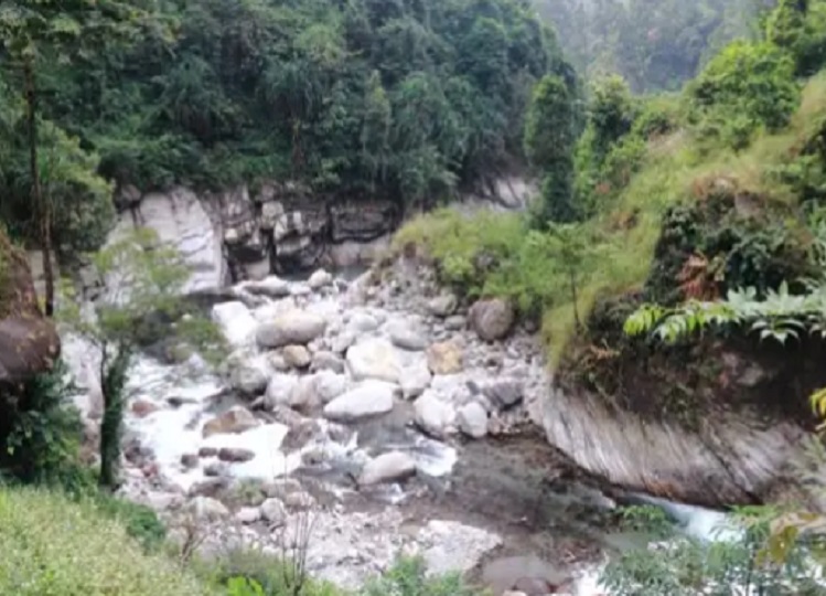 Travel Tips: Enjoy Diwali holidays in Darjeeling, make a plan to visit with family