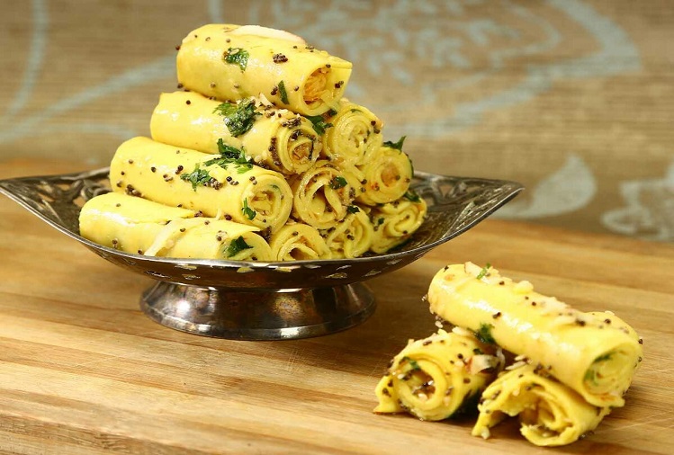 Recipe Tips: If you eat Gujarati Khandvi, you will not forget the taste, it is very easy to make