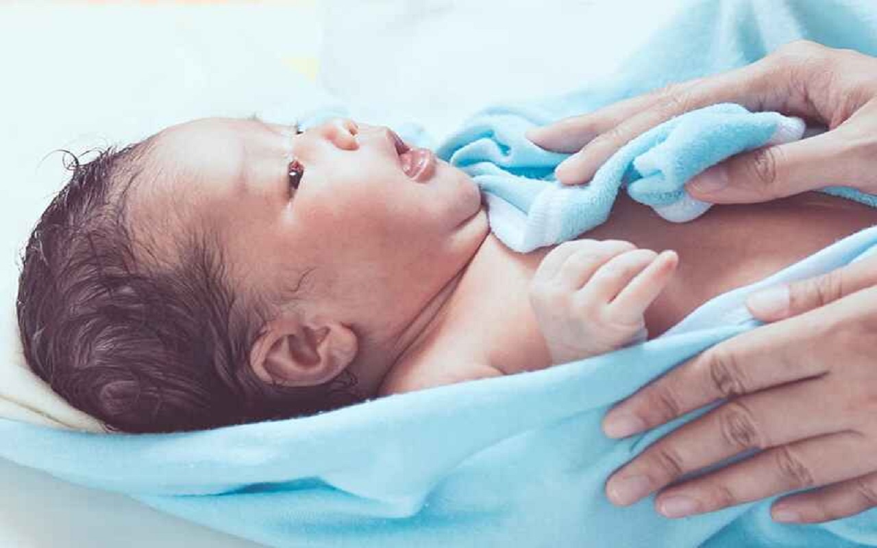 Health Tips: Many types of infections can occur in newborns during monsoon, keep these things in mind