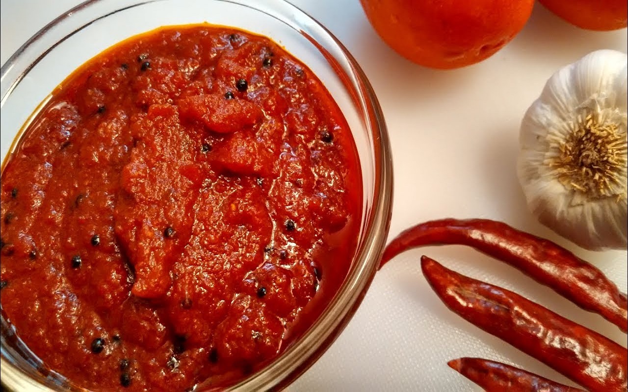 Recipe Tips: This tomato-garlic chutney will enhance the taste of your lunch