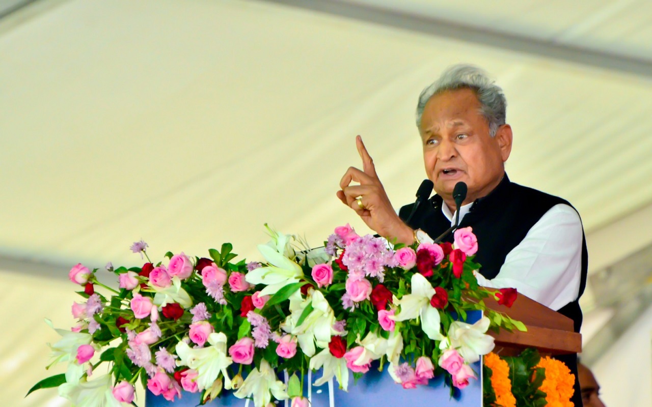 Bhajan Lal government will continue OPS or implement UPS, clarify the situation immediately: Ashok Gehlot