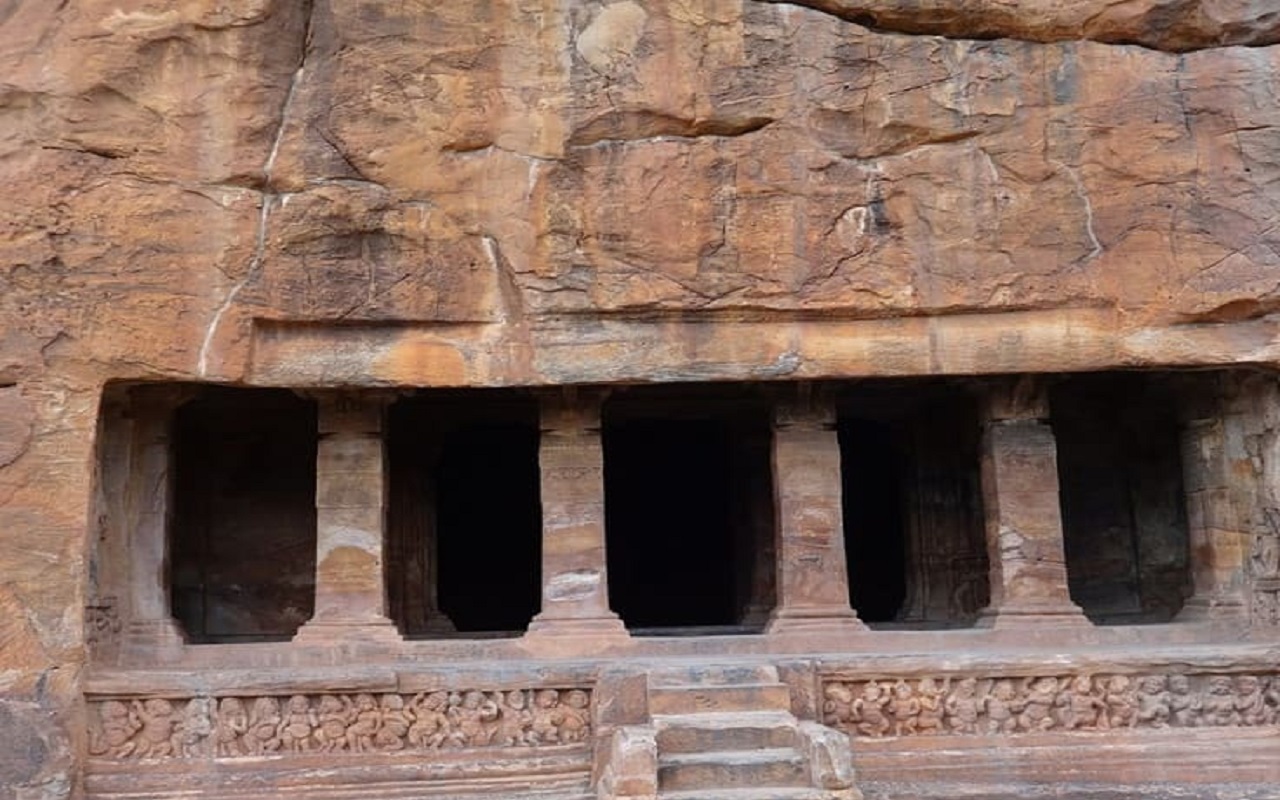 Travel Tips: Must visit Badami Cave Temple of Karnataka once, make a plan