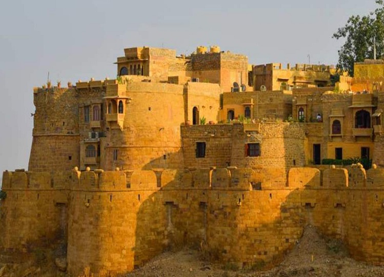 Travel Tips: Around five thousand people still live in this fort of Rajasthan, it attracts tourists with its beauty