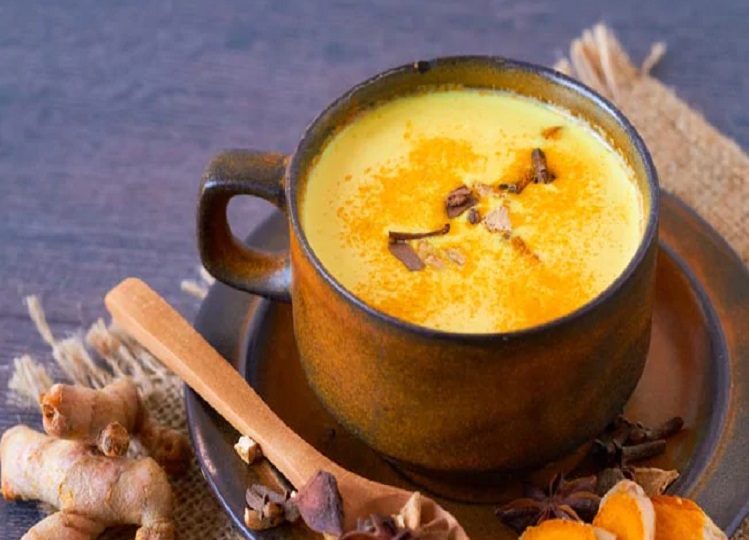 Health Tips: You can also keep yourself healthy by consuming these turmeric drinks in monsoon