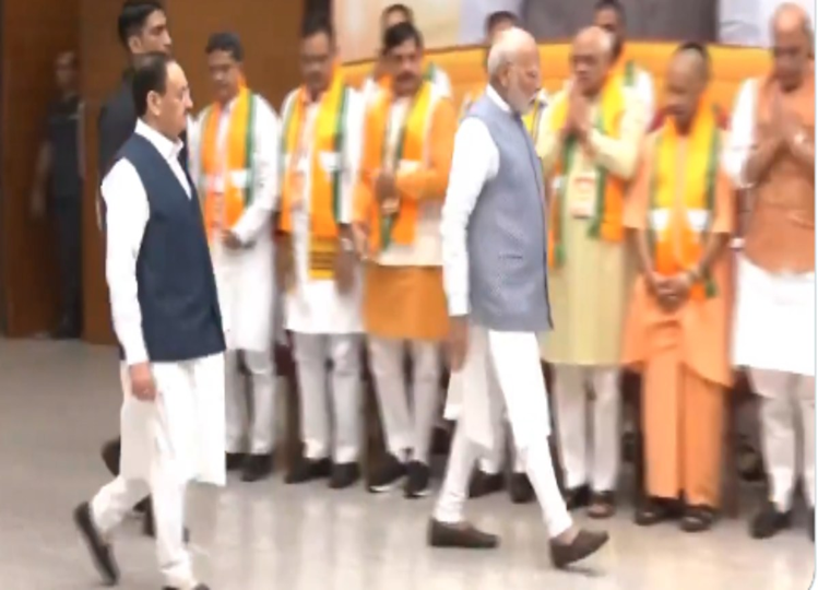 Did CM Yogi not greet PM Modi and Amit Shah? Know the truth of the viral video