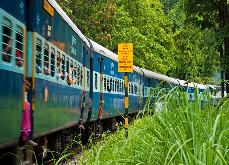 Travel Tips: Travel by train here during monsoon, the journey will seem more beautiful than the destination