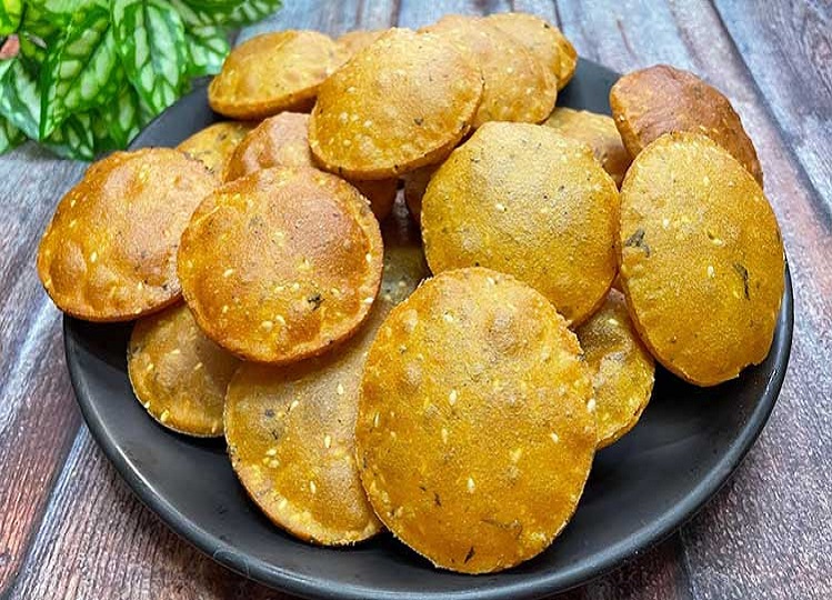 Recipe Tips: You can also make Semolina Potato Masala Puri at home.