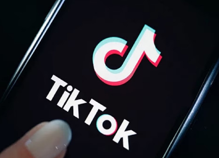 Pakistan: Girl used to do this on TikTok in short clothes, then father...