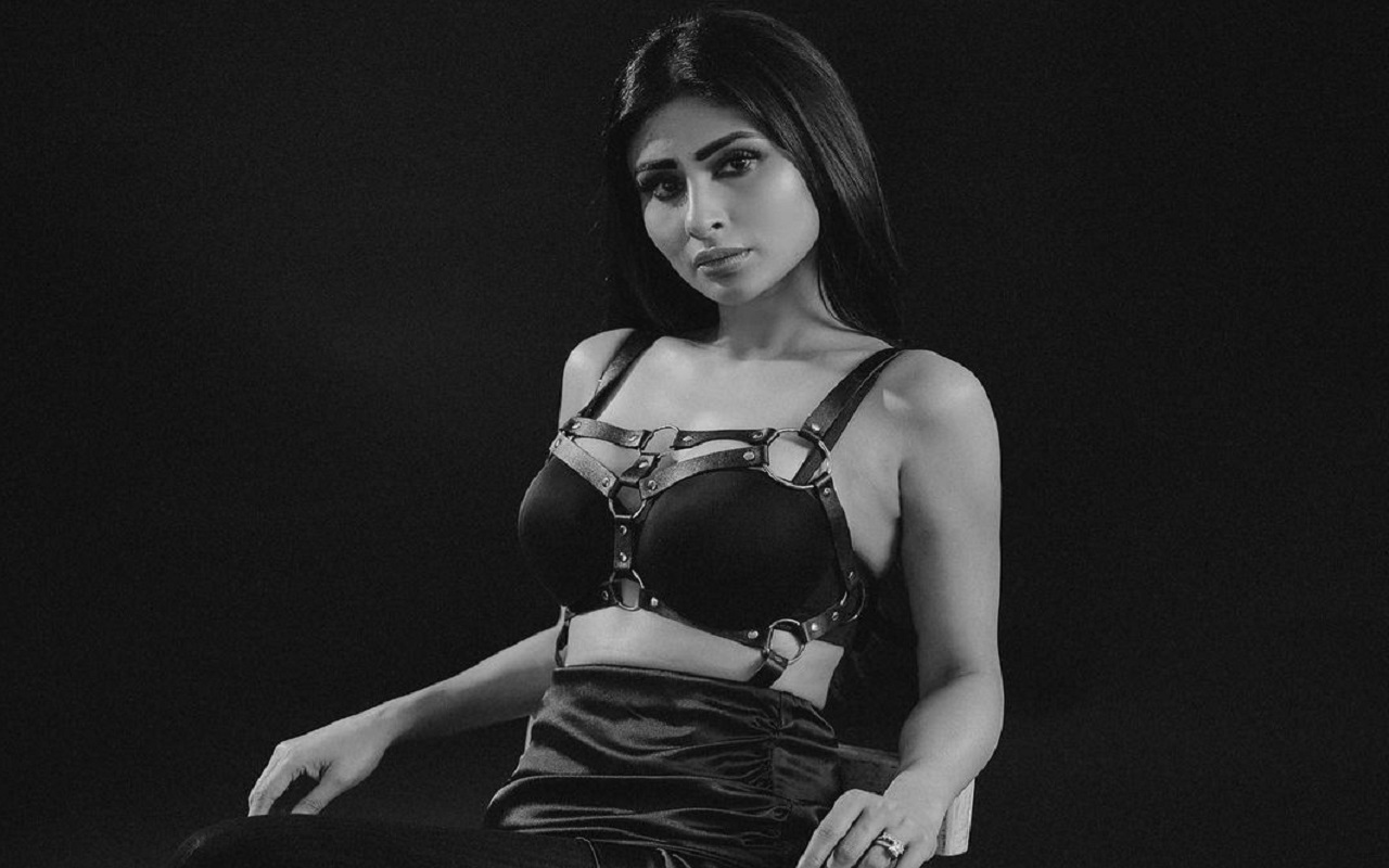 Photo Gallery: Mouni Roy poses stylishly in black bralette, see photos too