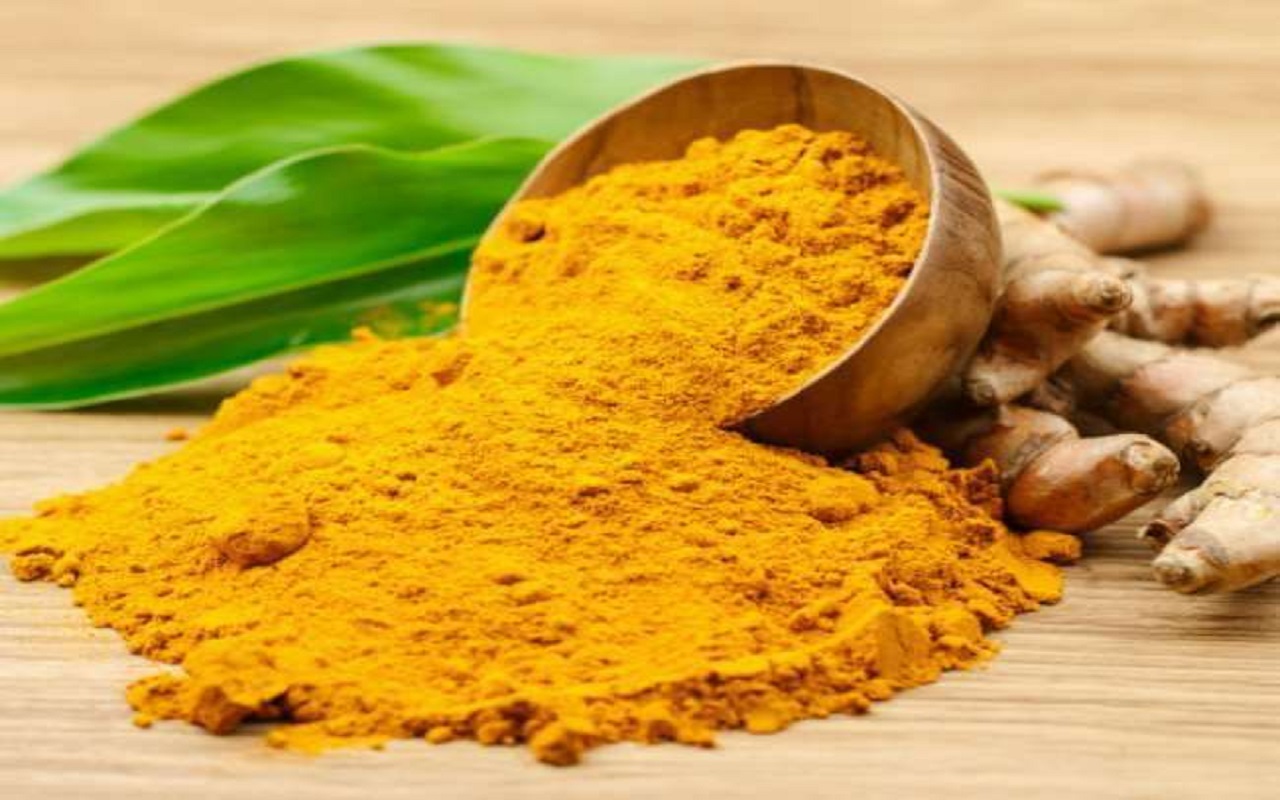 Beauty Tips: Medicinal properties of turmeric are a boon for your skin, applying it gives many benefits