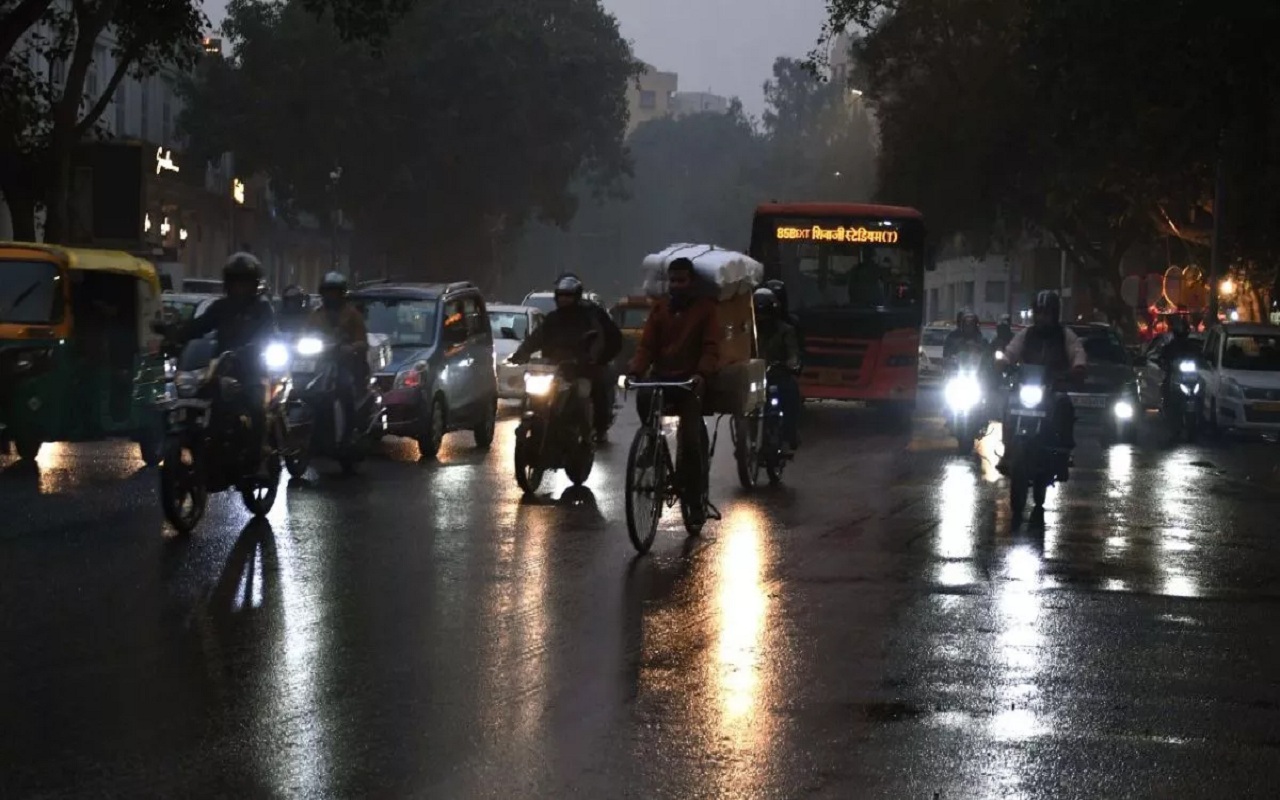 Delhi Weather Update: Thunderstorm and rain likely in Delhi today