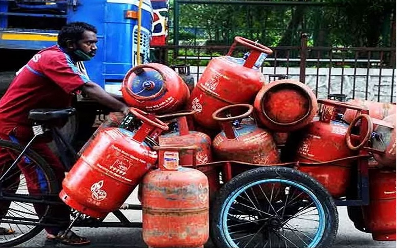 LPG Price: Heavy reduction in the prices of domestic gas cylinders, you will be happy knowing the price, new rates will be applicable from today