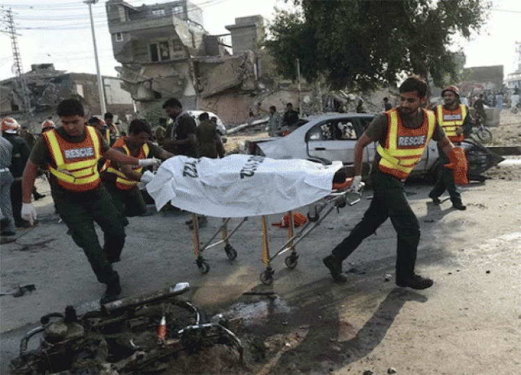 Pakistan: Pakistan shaken by bomb blasts, 52 people died, more than 50 injured, blasts took place during Namaz.