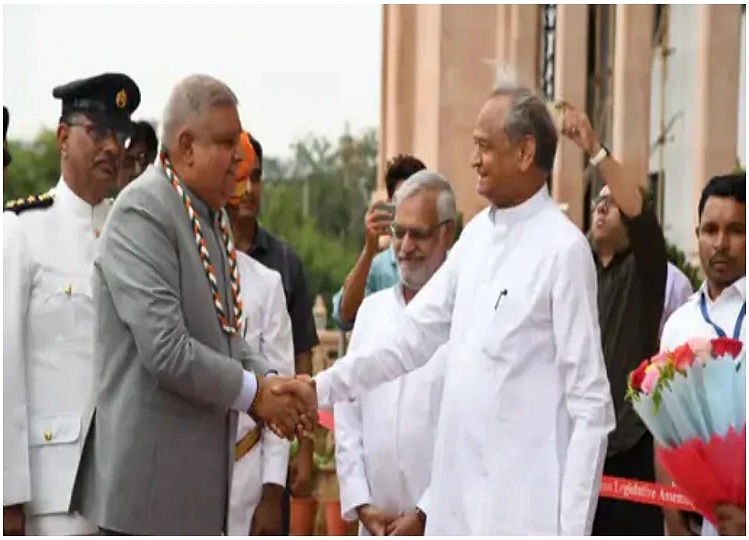 Rajasthan: Vice President Dhankhar said this big thing for Gehlot in gestures, behave decently as per the post