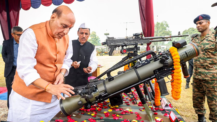 Rajnath reached Tawang and celebrated Deepawali with soldiers, Manipur CM also joined in