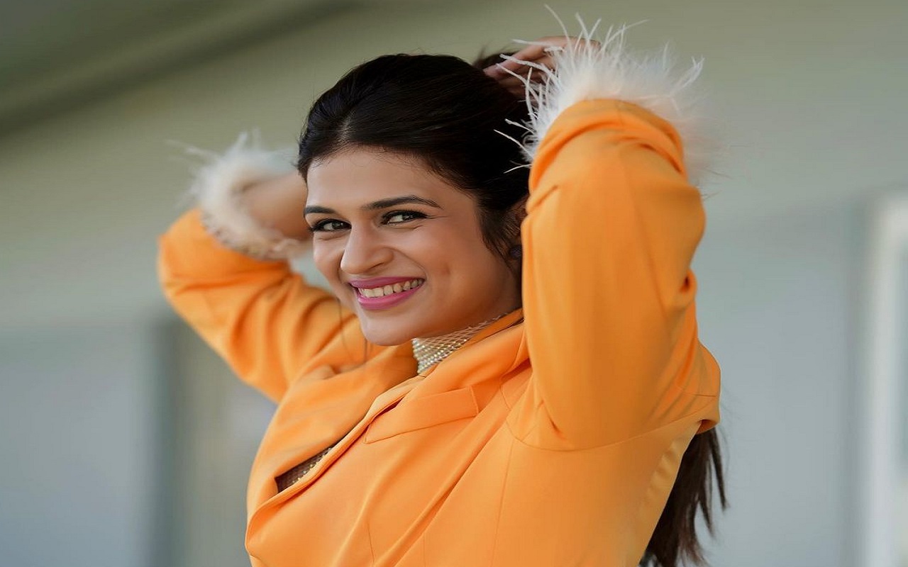 Photo Gallery: Shraddha Das flaunts her beauty in orange outfit, see photos
