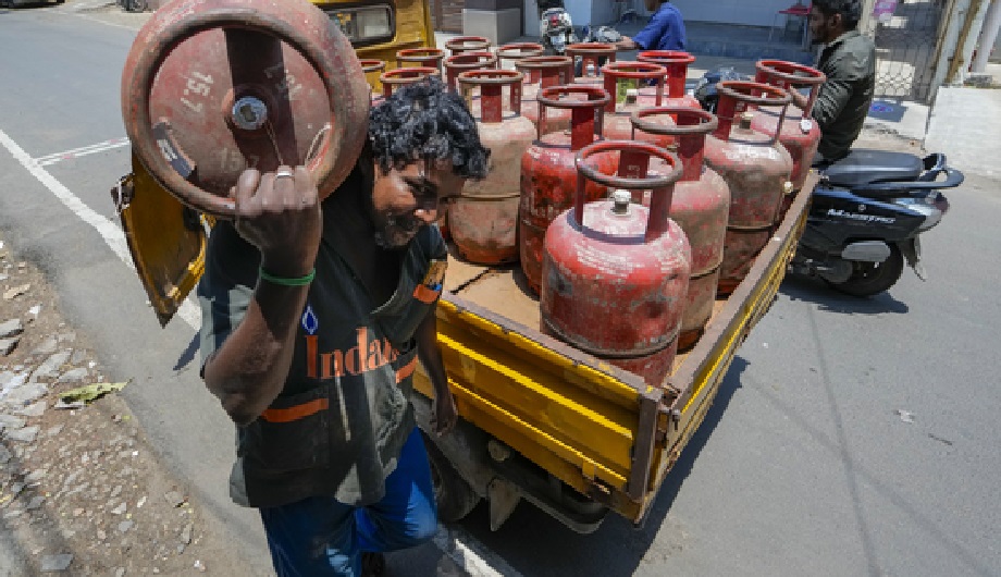 Good News: Commercial LPG cylinder price reduced by ₹24, new prices will be effective from June 1...