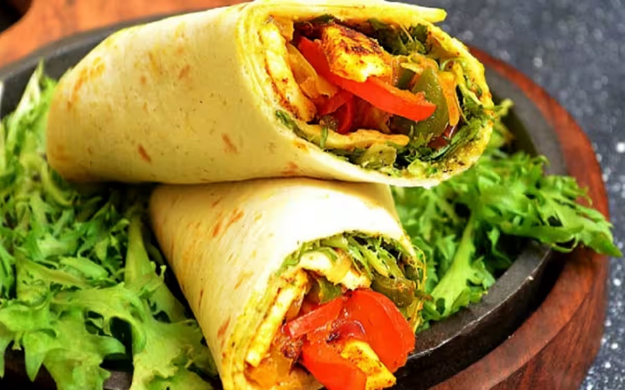 Recipe Tips: You can also prepare Roti Roll at home, you will enjoy eating it