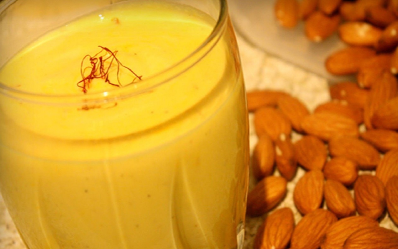 Recipe of the Day: You can make milk-almond shake with this method
